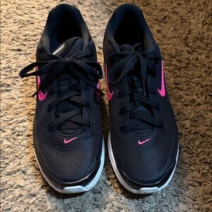 Nike Women's Black and Pink Athletic Shoes
